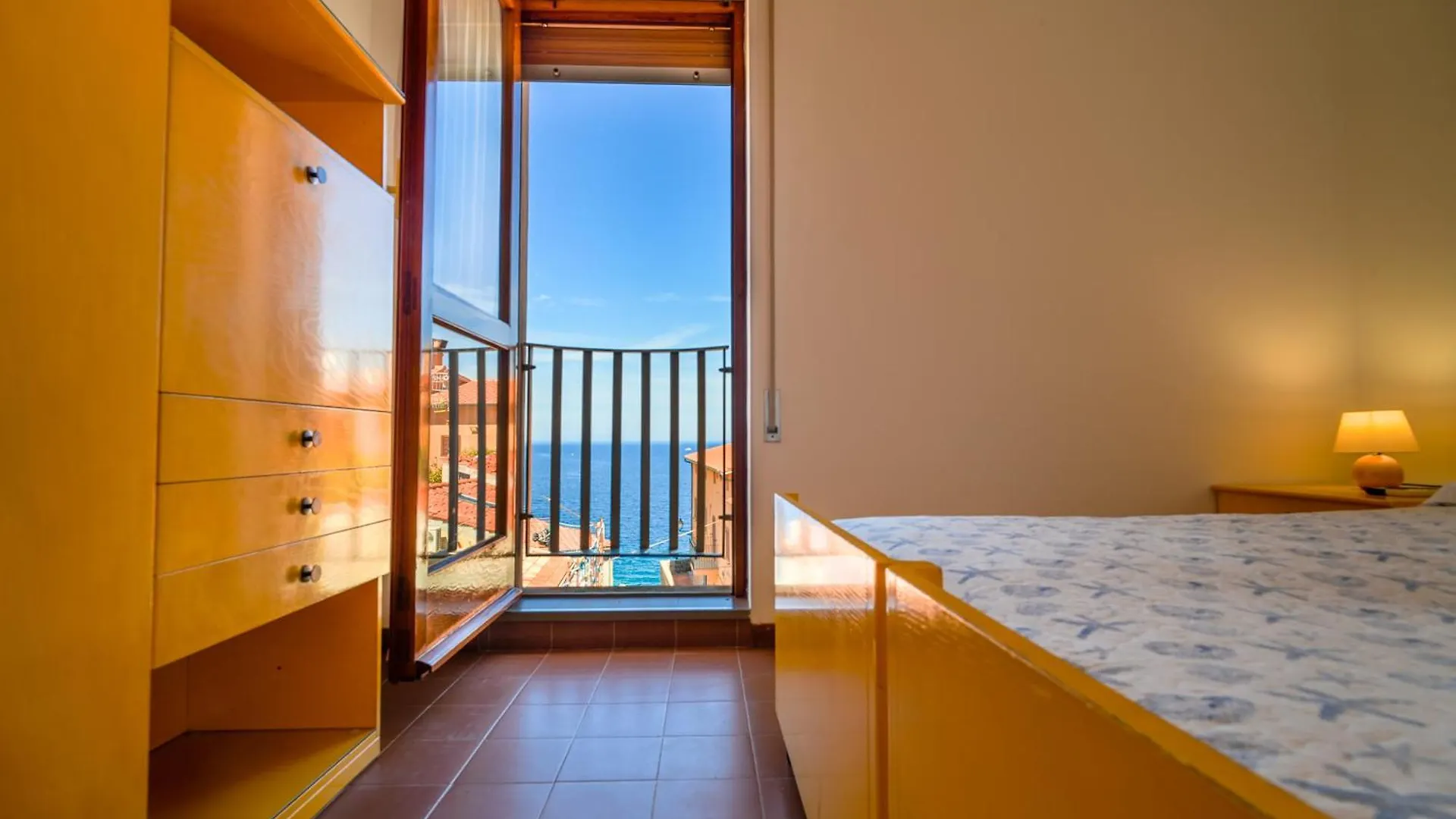 Albergo Meublé Da Ruggero Giglio Porto 2*,  Italia