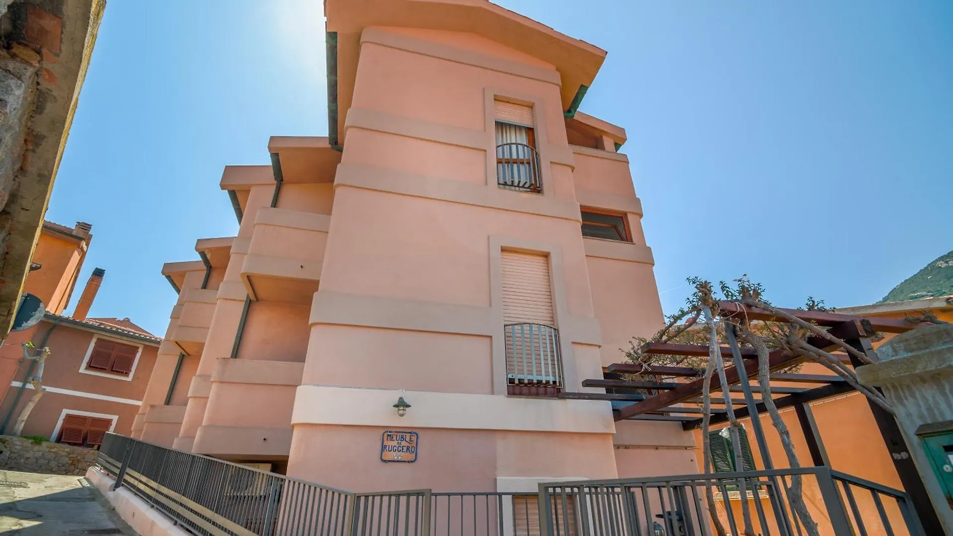 Hotel Da Ruggero - 100M Dal Porto contacts